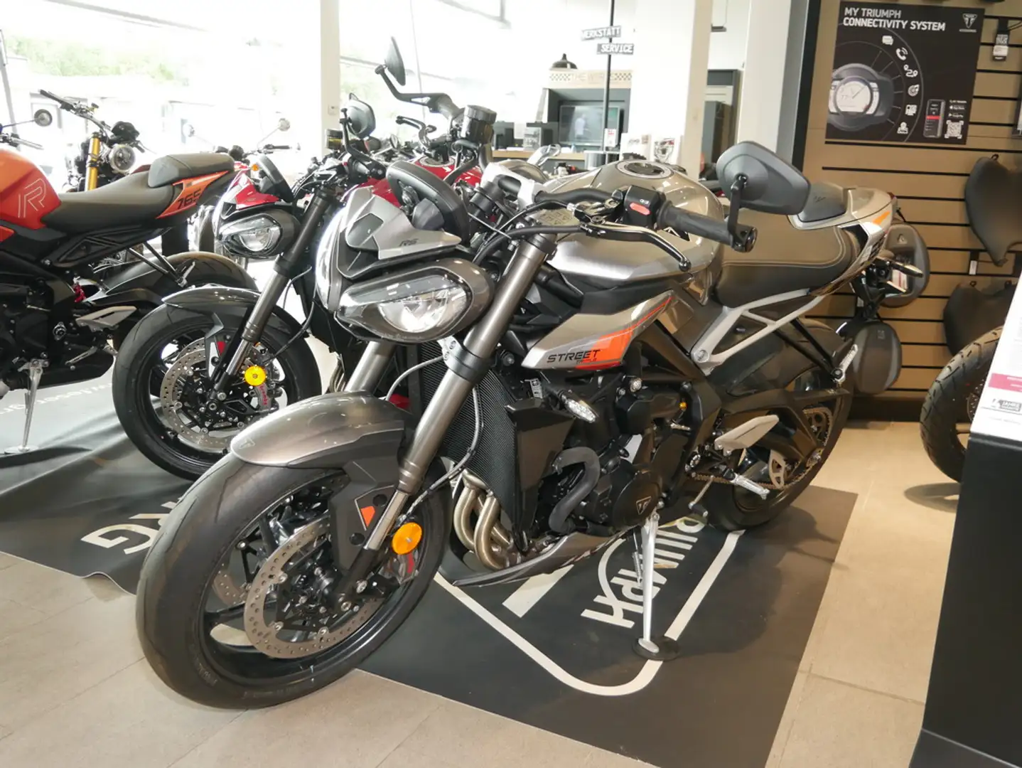 Triumph Sofort Verfügbar Silber - 2