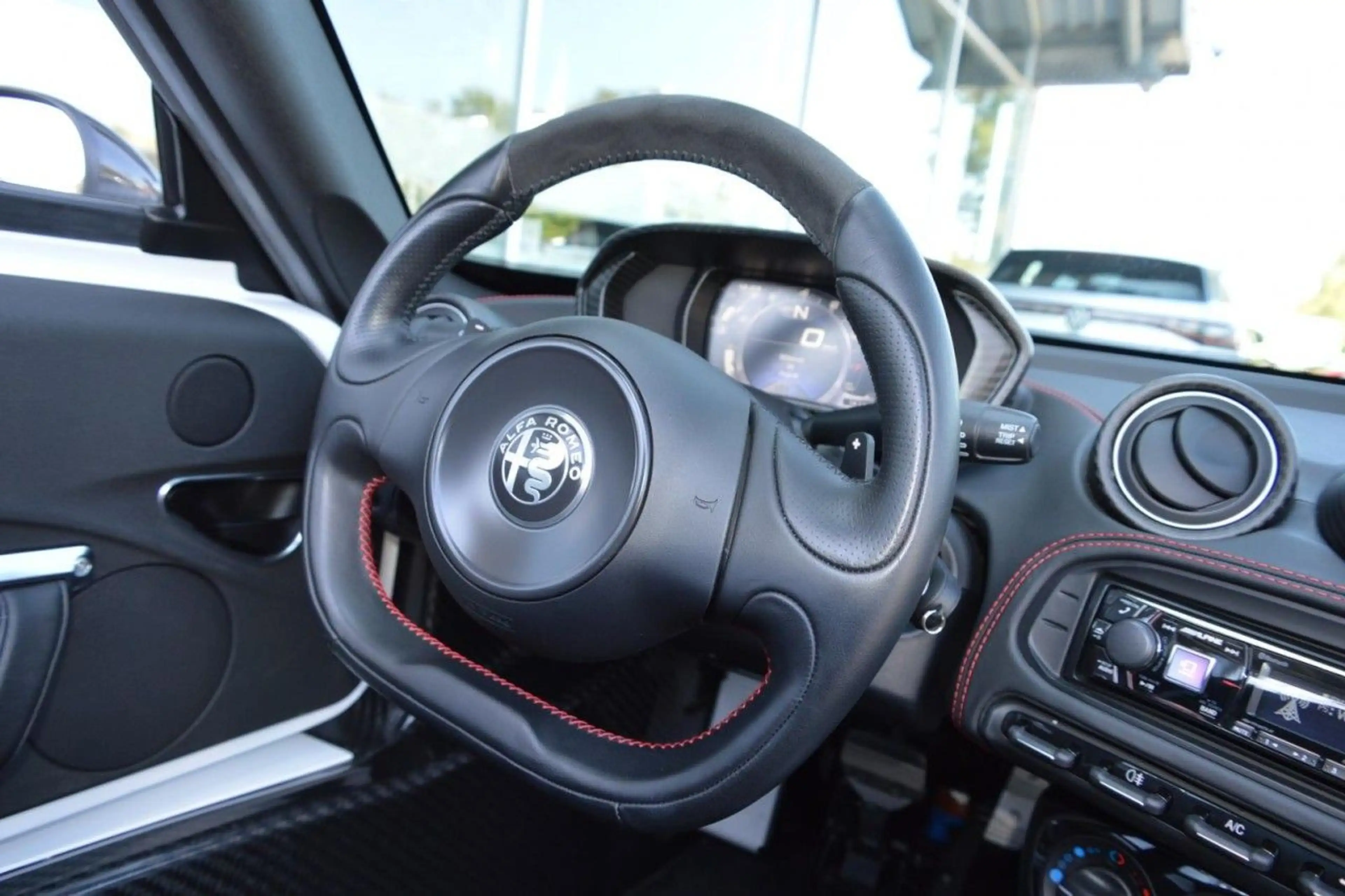 Alfa Romeo 4C Spider Vollausstattung Leder Carbon Klima Xenon — photo 15