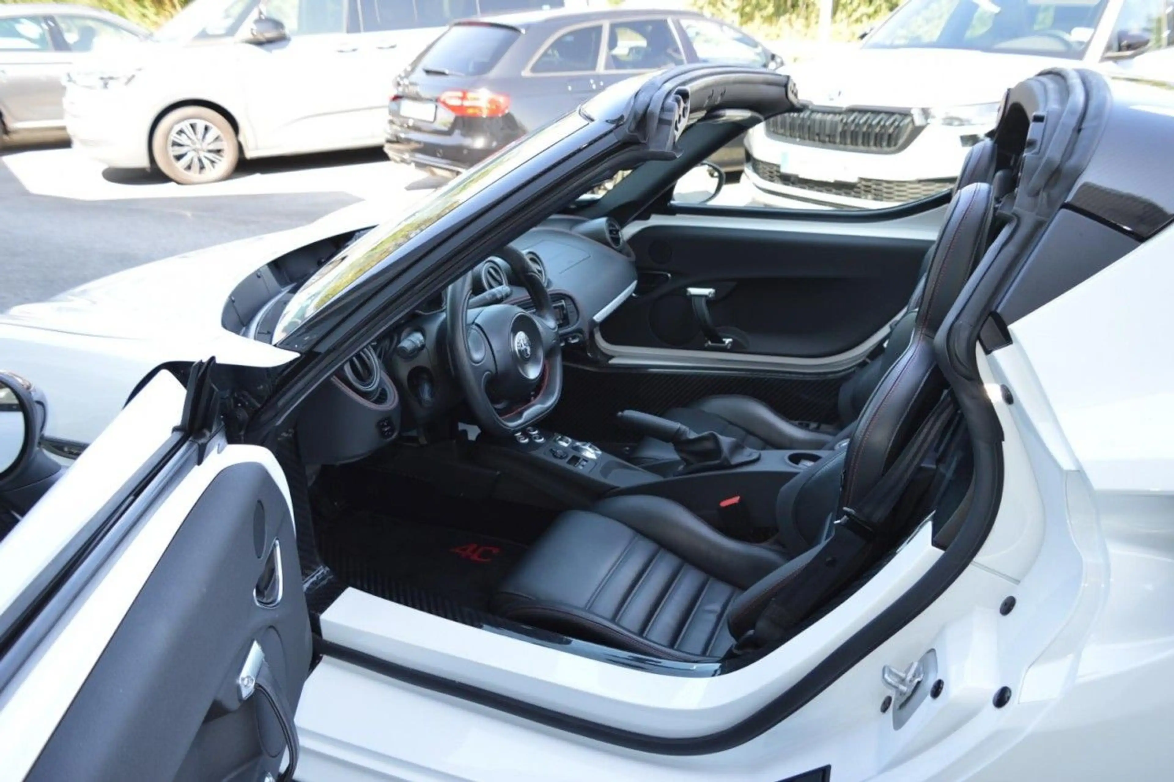 Alfa Romeo 4C Spider Vollausstattung Leder Carbon Klima Xenon — photo 12