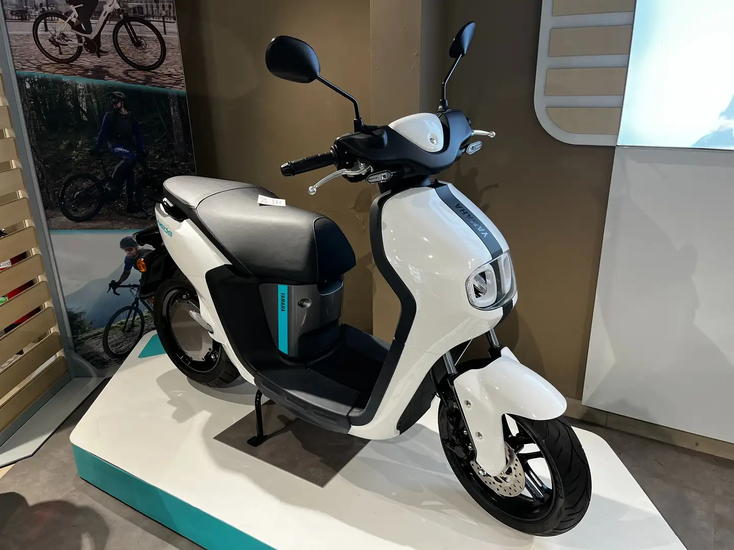 Yamaha NEOs 50 électrique - PROMO - Double batterie Biały - 1