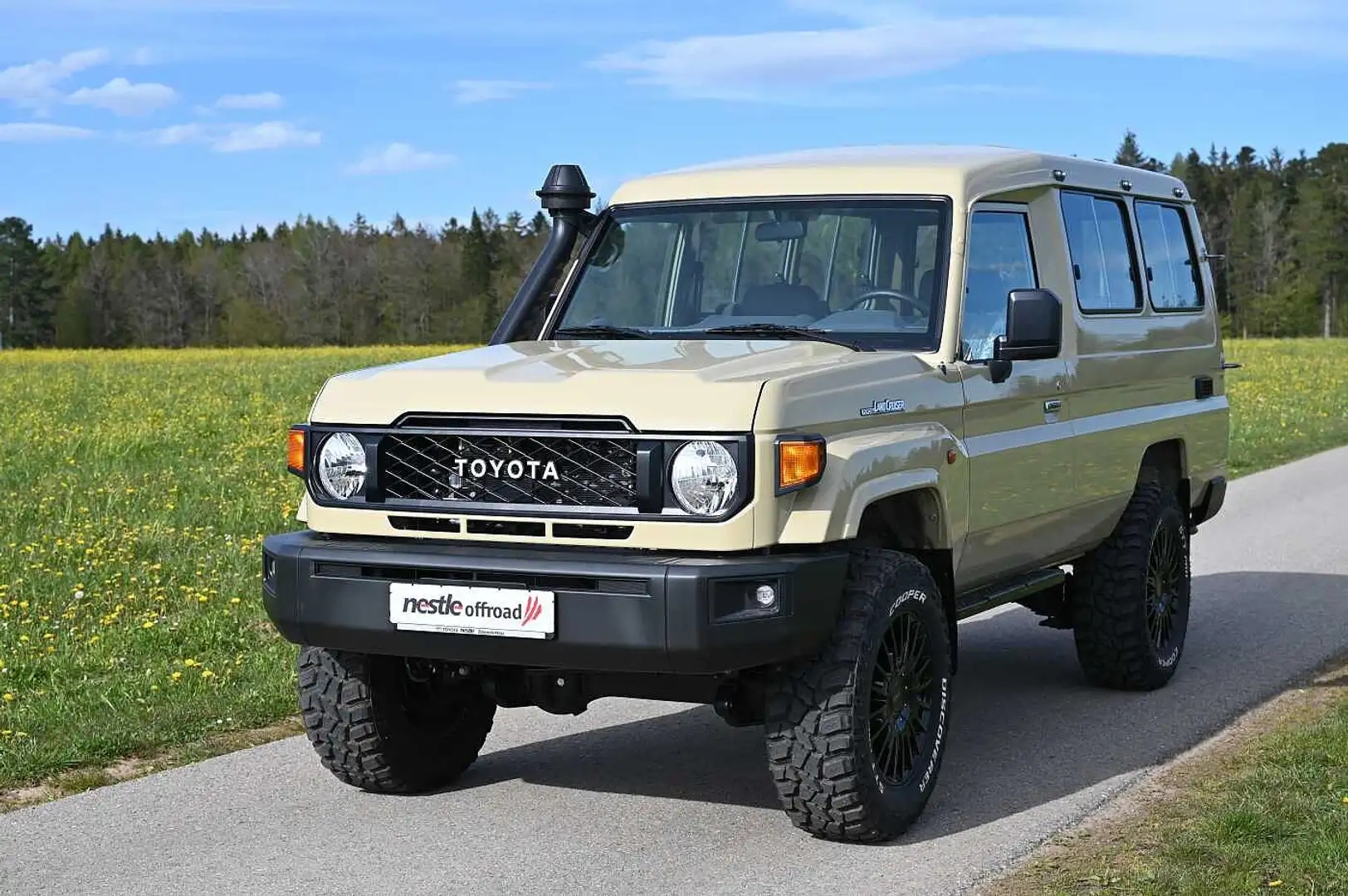 Toyota Land Cruiser GRJ 78 4.0 V6 5-Gang NESTLE OFFROAD Marrón - 1
