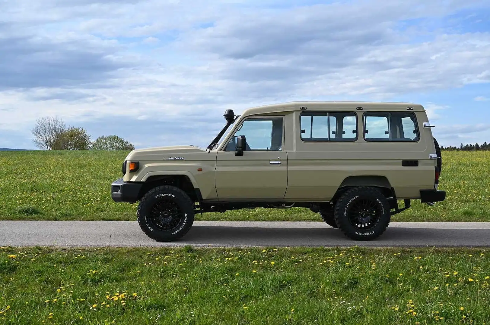 Toyota Land Cruiser GRJ 78 4.0 V6 5-Gang NESTLE OFFROAD Marrón - 2