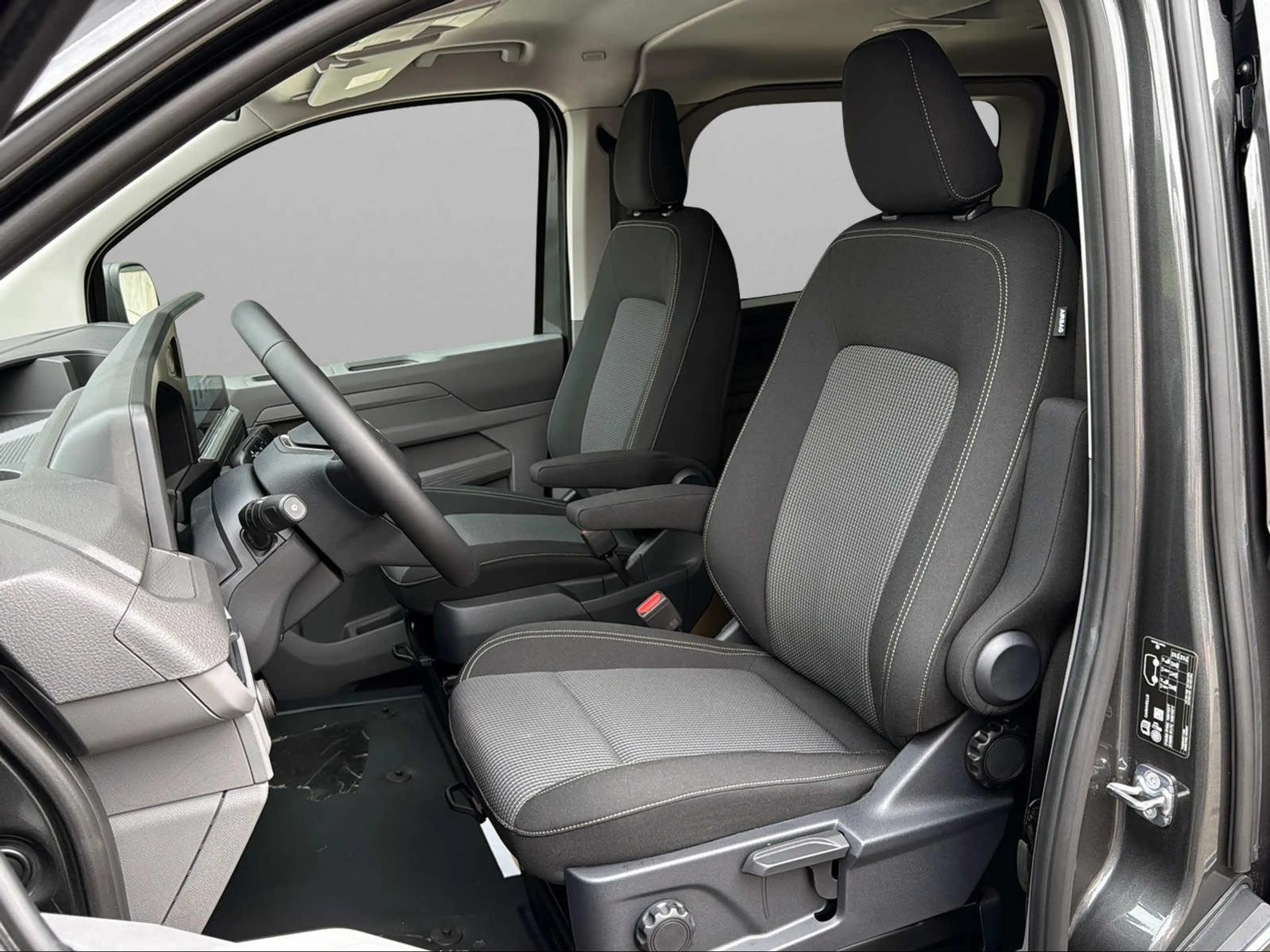 Volkswagen T7 Caravelle 2.0TDI DSG LR 8SITZ/NAVI/MATRIX/AHK — photo 6