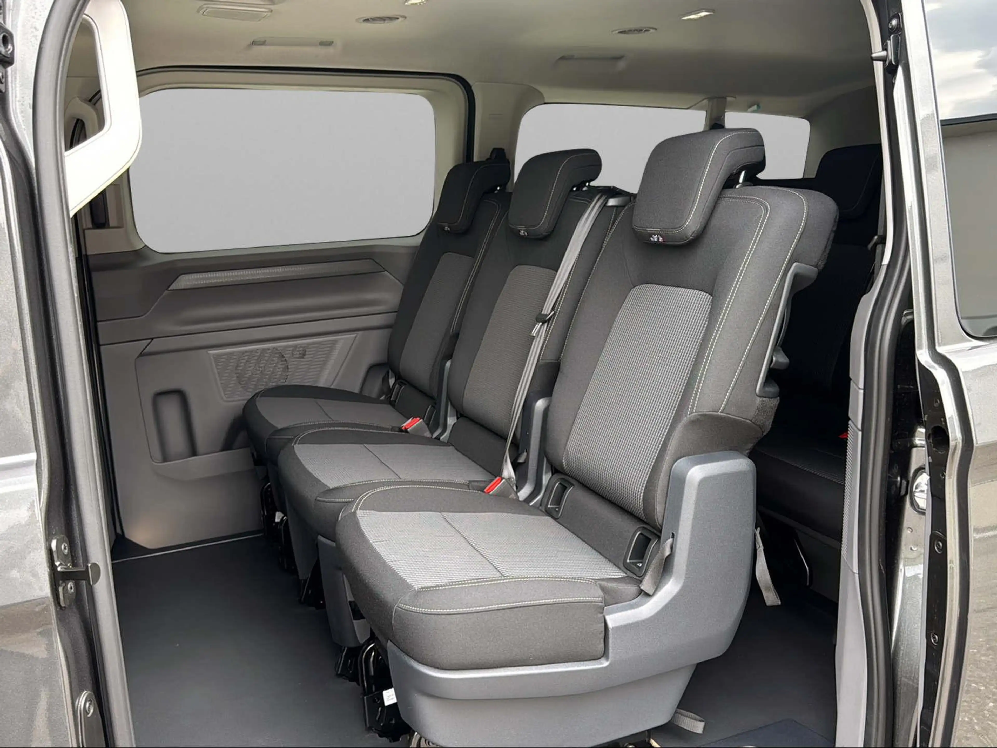 Volkswagen T7 Caravelle 2.0TDI DSG LR 8SITZ/NAVI/MATRIX/AHK — photo 7