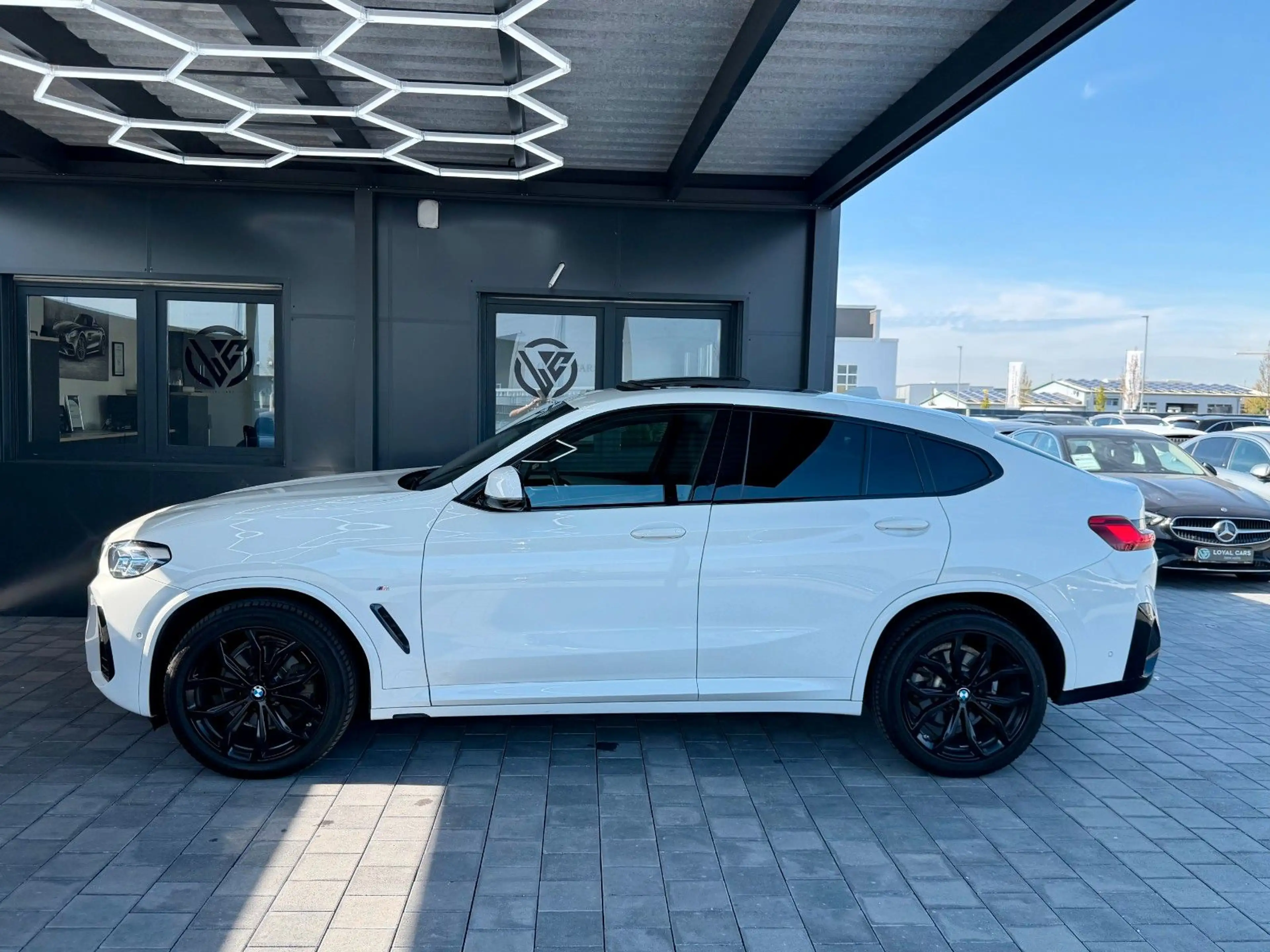 BMW X4 xDrive 20 i M Sport*PANO*HUD*LASER*KAMERA*AHK — photo 6