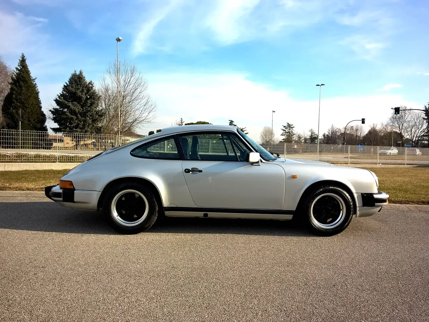Porsche 911 Carrera 3.2 Coupé G50 Argent - 2