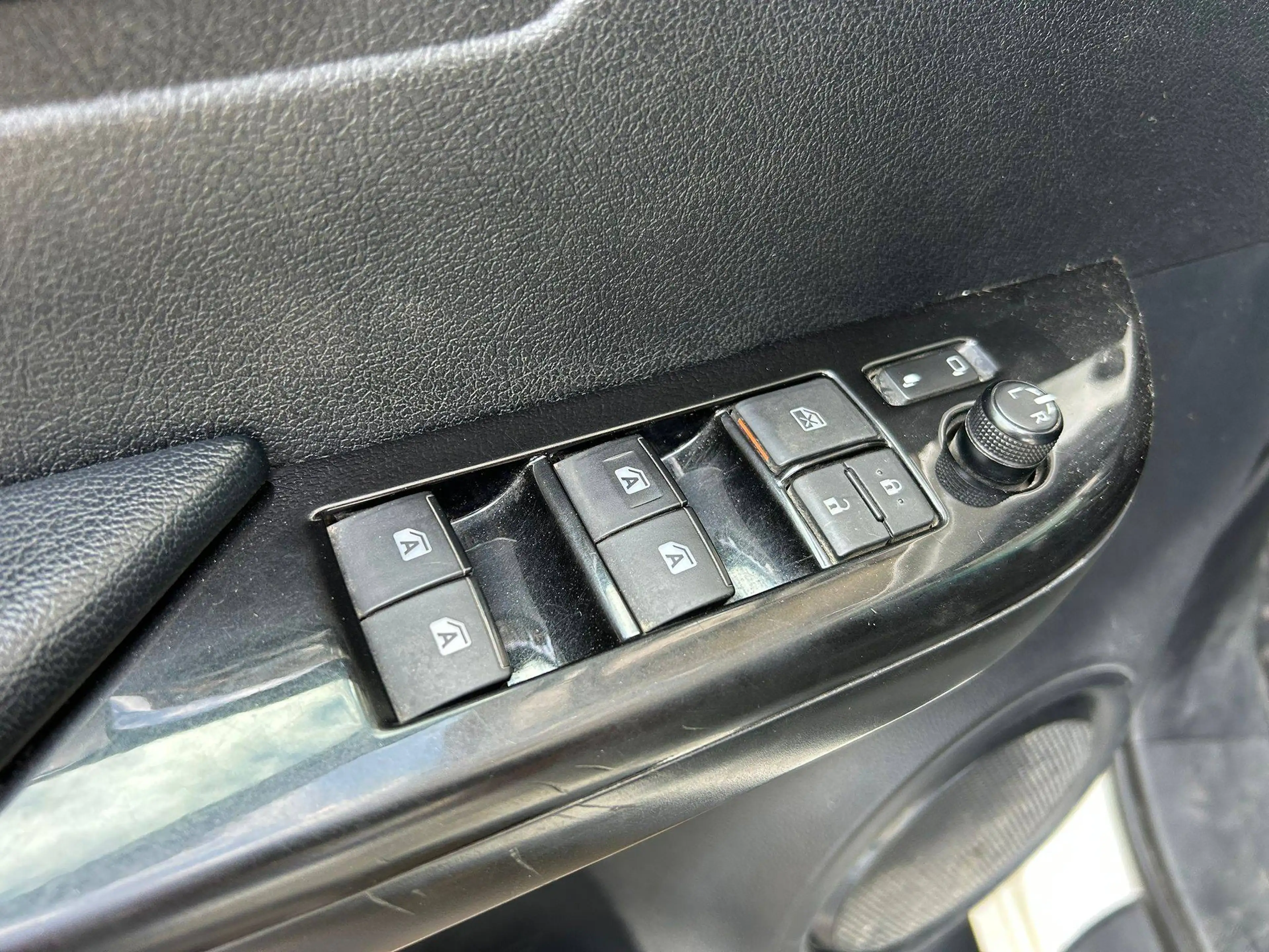 Toyota Hilux Hilux 2.8 D-4D 4WD Invincible — photo 10