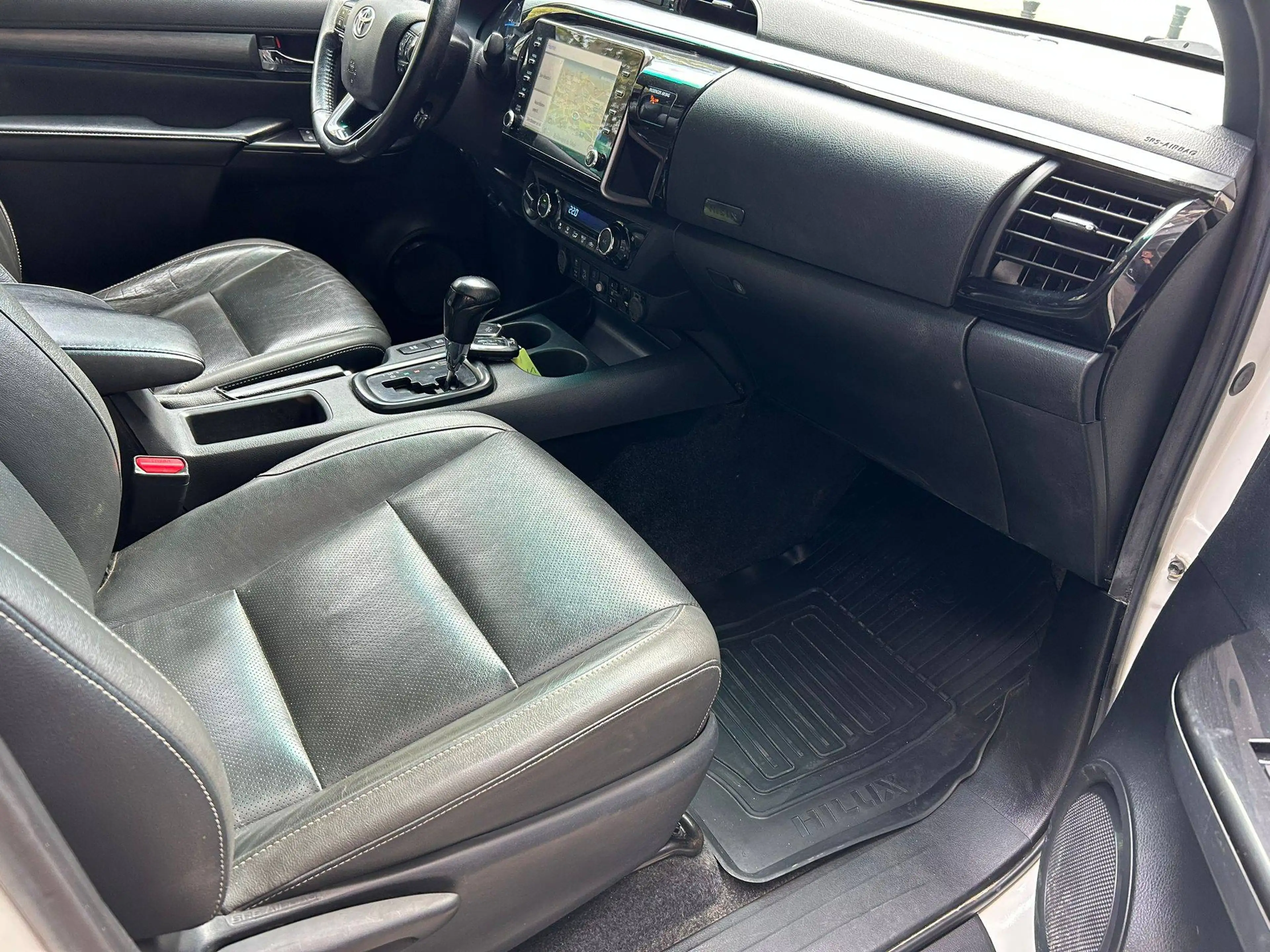 Toyota Hilux Hilux 2.8 D-4D 4WD Invincible — photo 8