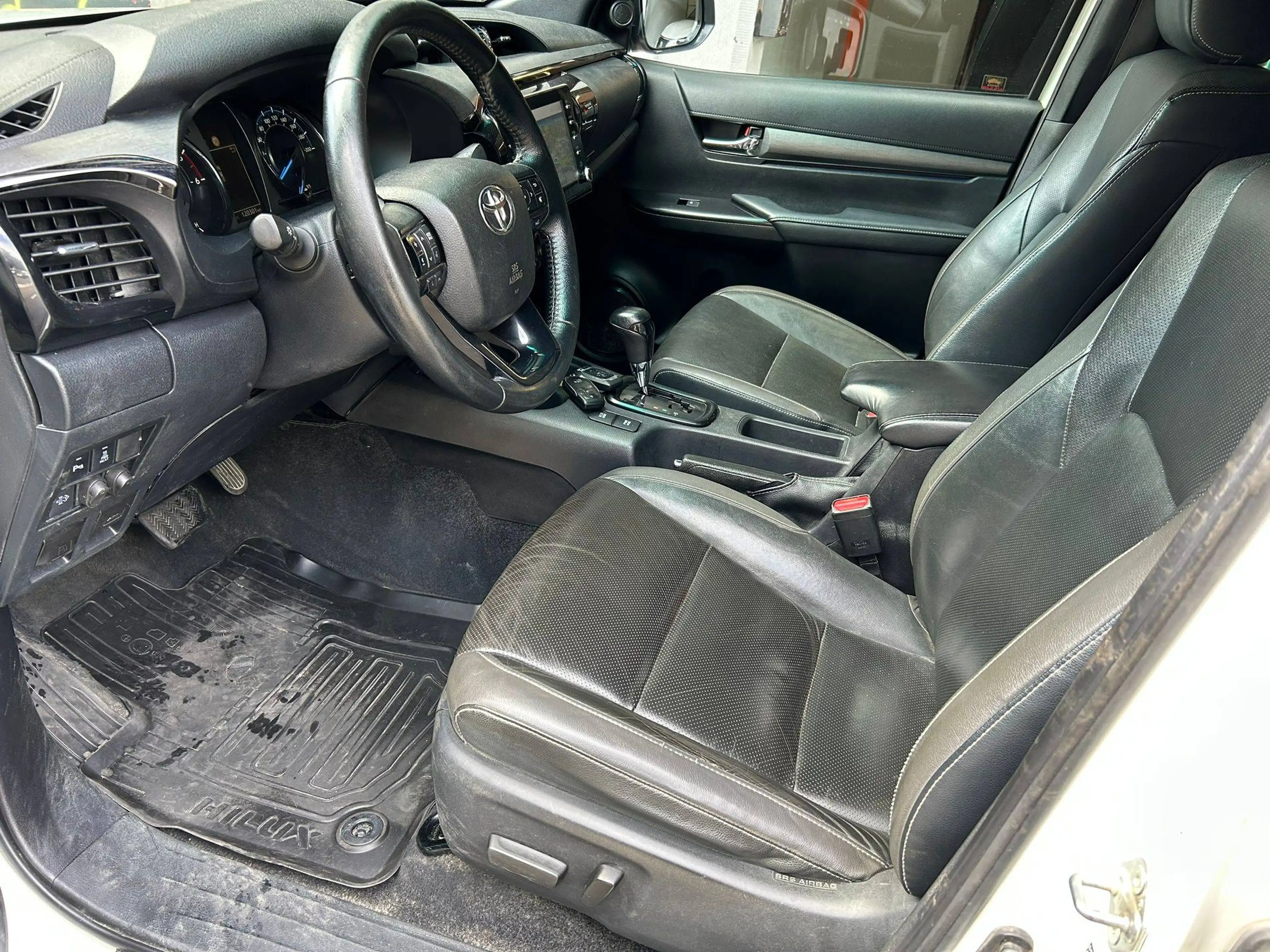 Toyota Hilux Hilux 2.8 D-4D 4WD Invincible — photo 9