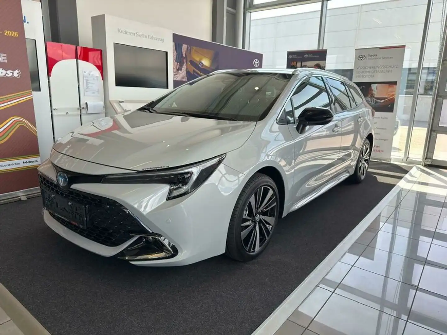 Toyota Corolla 1,8 Hybrid Touring Sports Active Drive Grau - 2