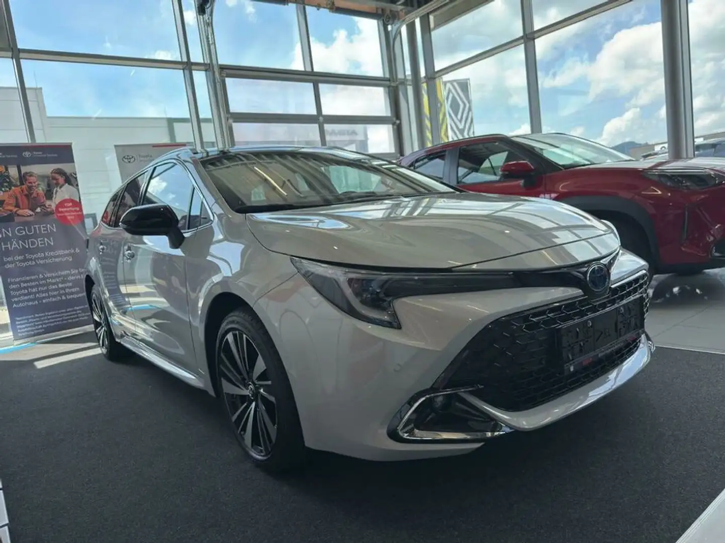 Toyota Corolla 1,8 Hybrid Touring Sports Active Drive Grau - 1