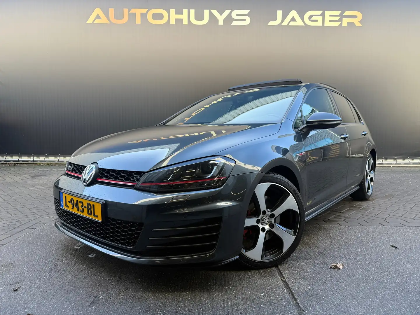 Volkswagen Golf GTI 2.0 TSI Performance Pano Dynaudio Schwarz - 1