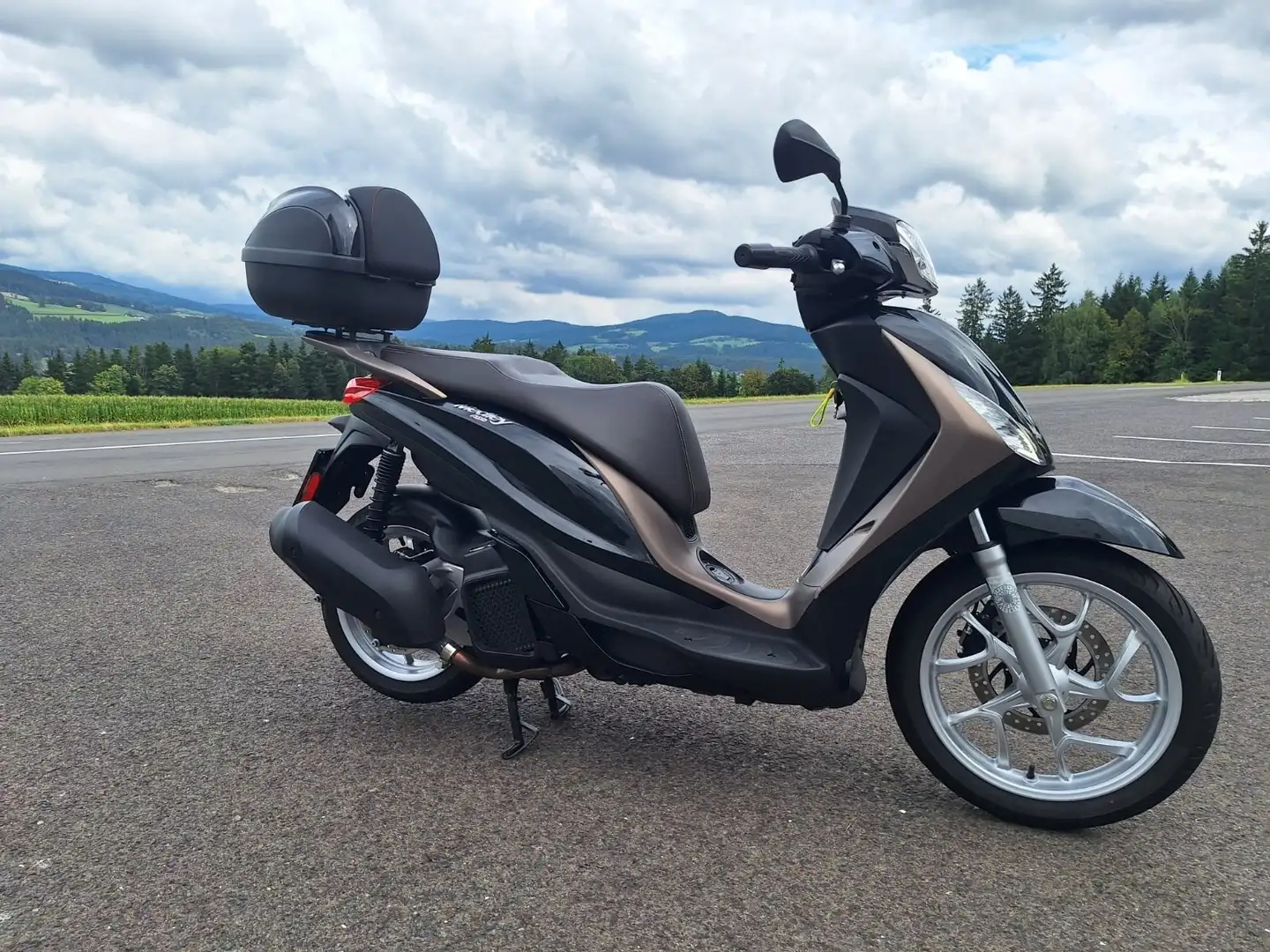 Piaggio Medley 125 Gebrauchtfahrzeug Braun - 1