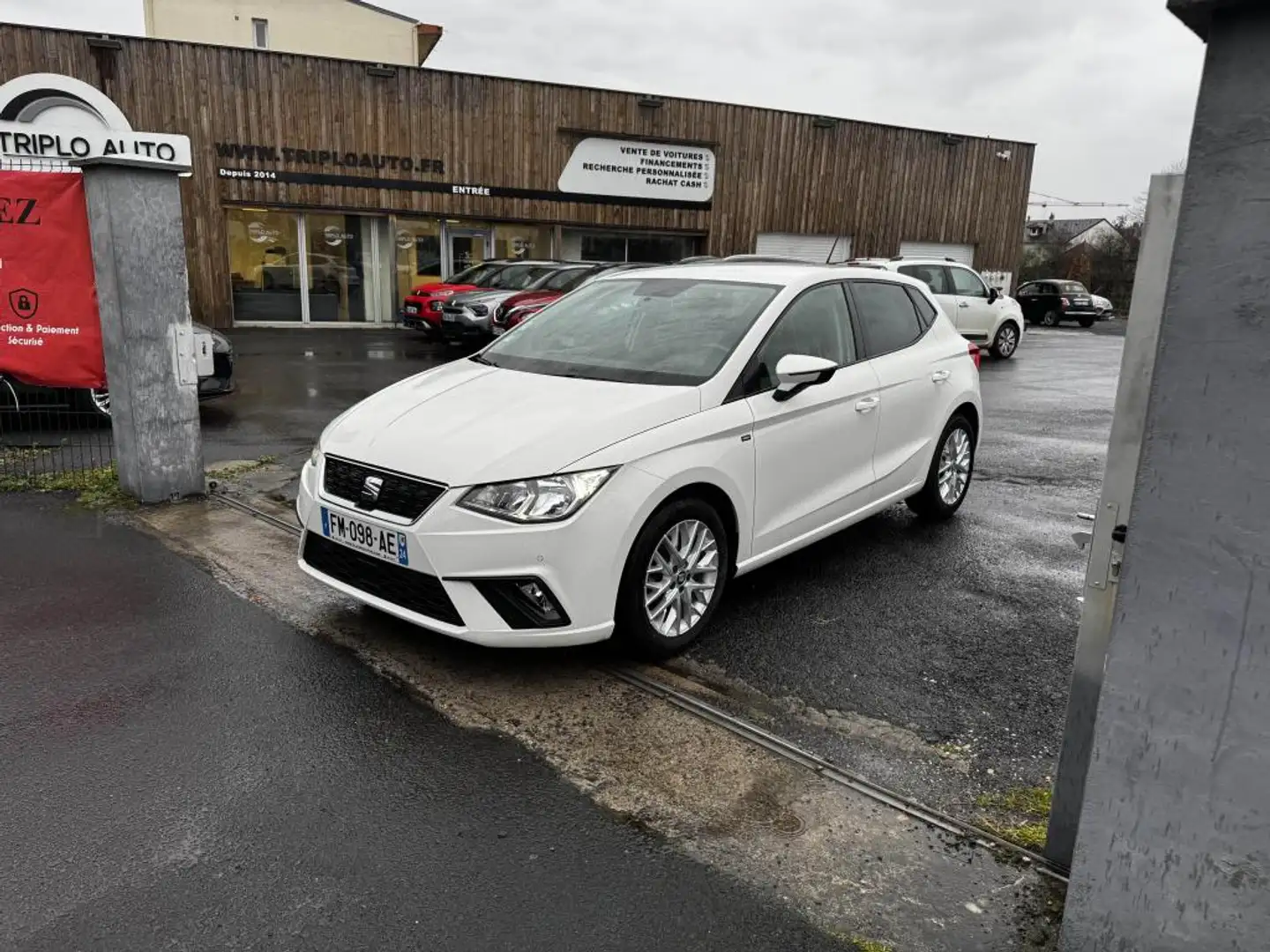 SEAT Ibiza 1.0i - 80 S\u0026S Urban gps + clim + radar AR Blanc - 1