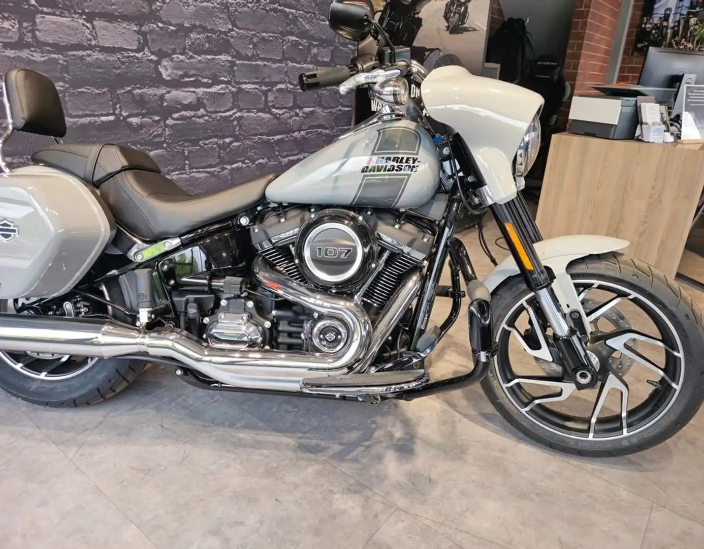 Harley-Davidson Softail Sport Glide - 2
