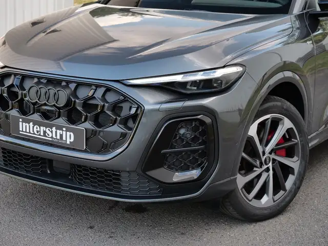 Audi Q5 view 8