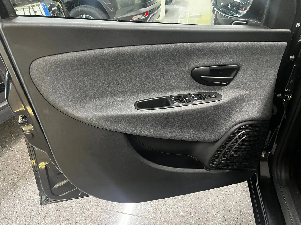 Lancia Ypsilon 2022 — фото 12