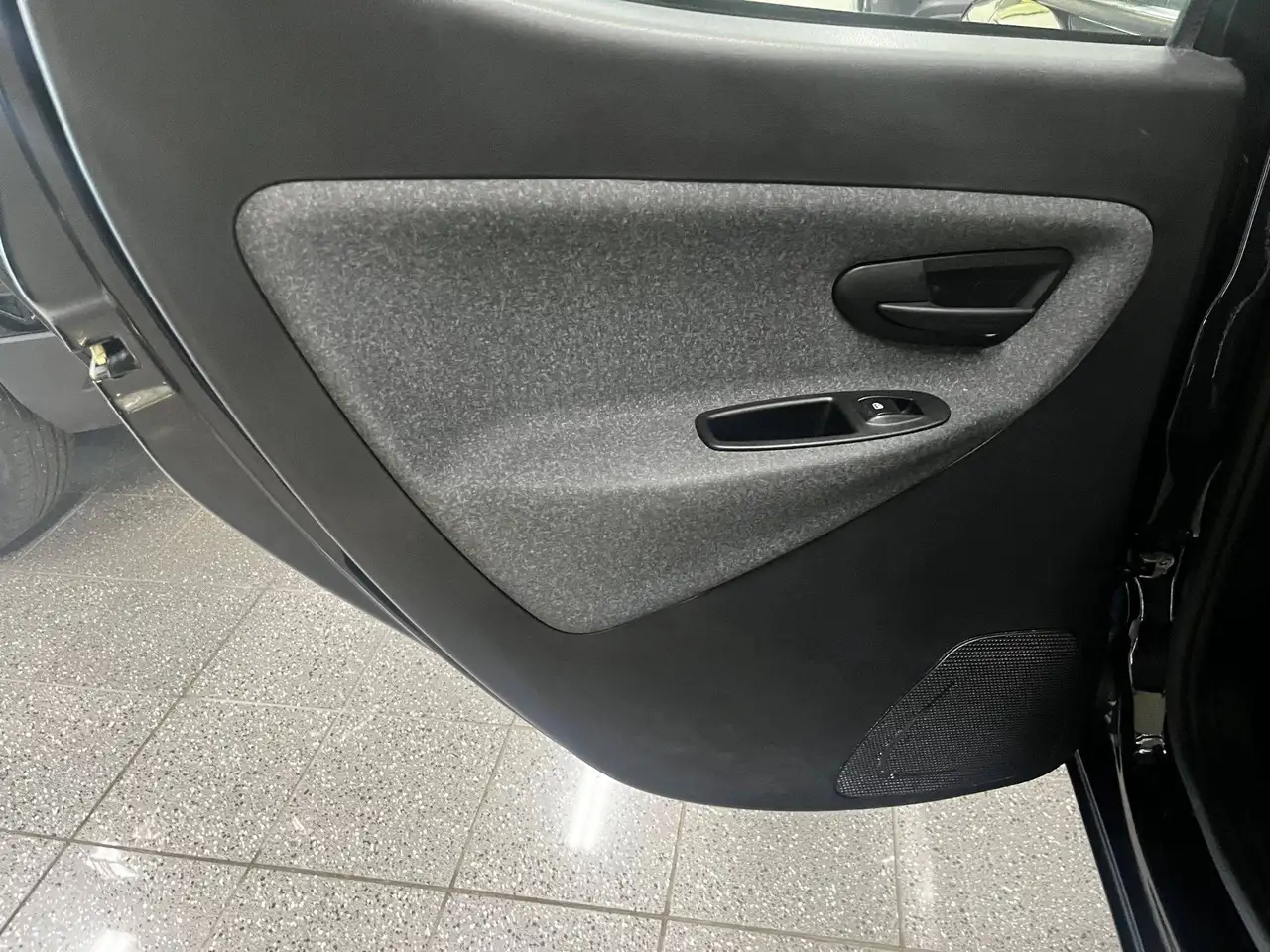 Lancia Ypsilon 2022 — фото 10