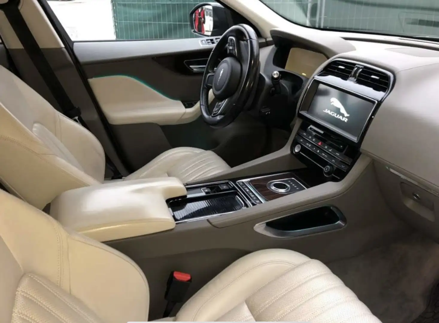 Jaguar F-Pace 20d AWD Portfolio Aut. - 1