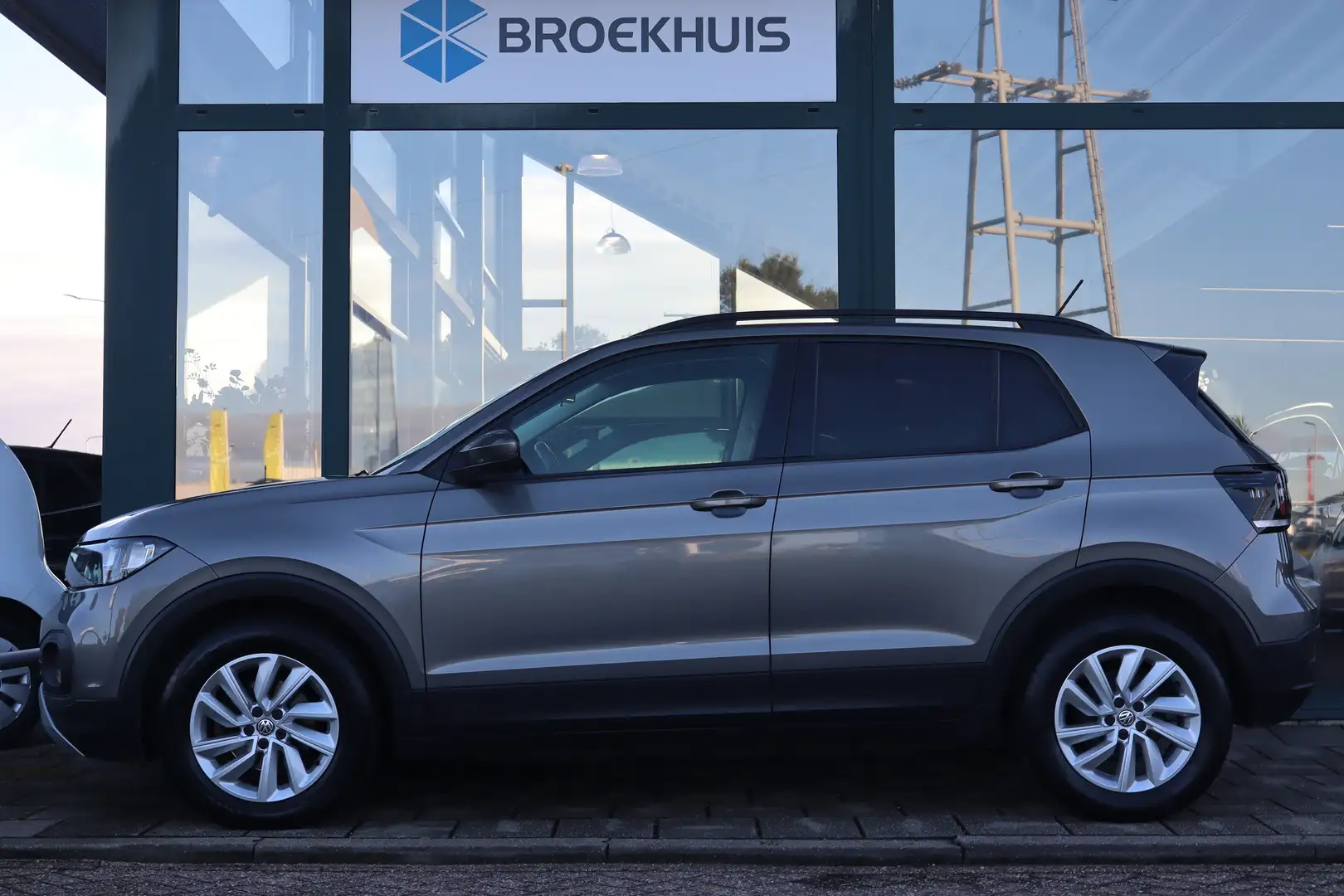 Volkswagen T-Cross 95PK 1.0 TSI Life | Airco | Cruise control adaptie Grijs - 2