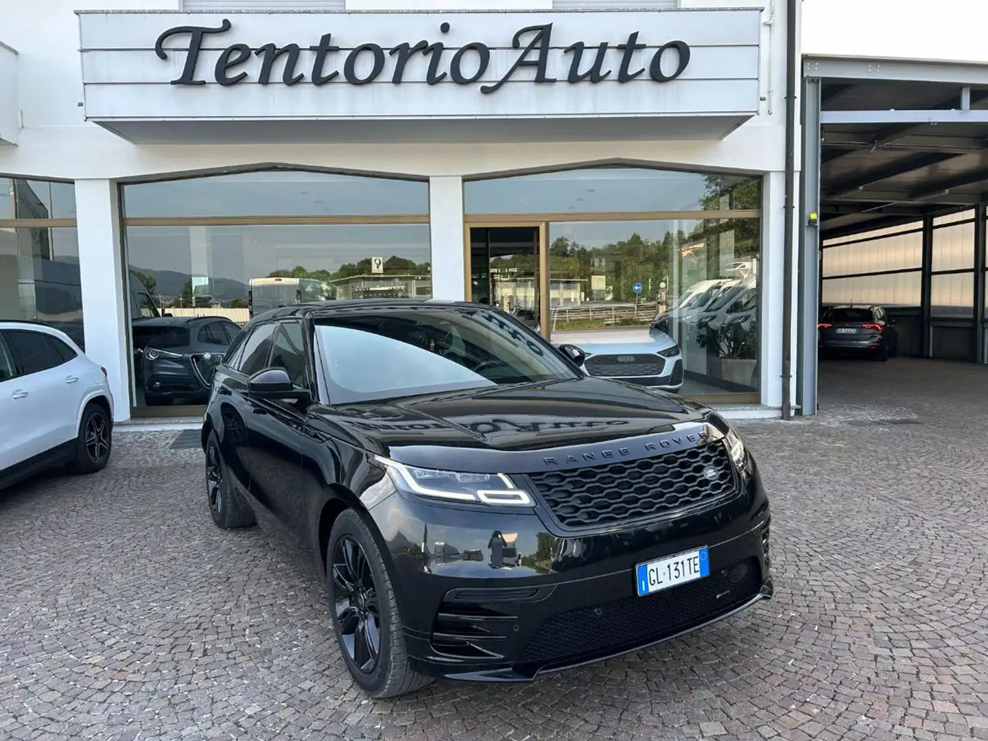 Land Rover Range Rover Velar 3.0D l6 300 CV R-Dynamic SE Noir - 1