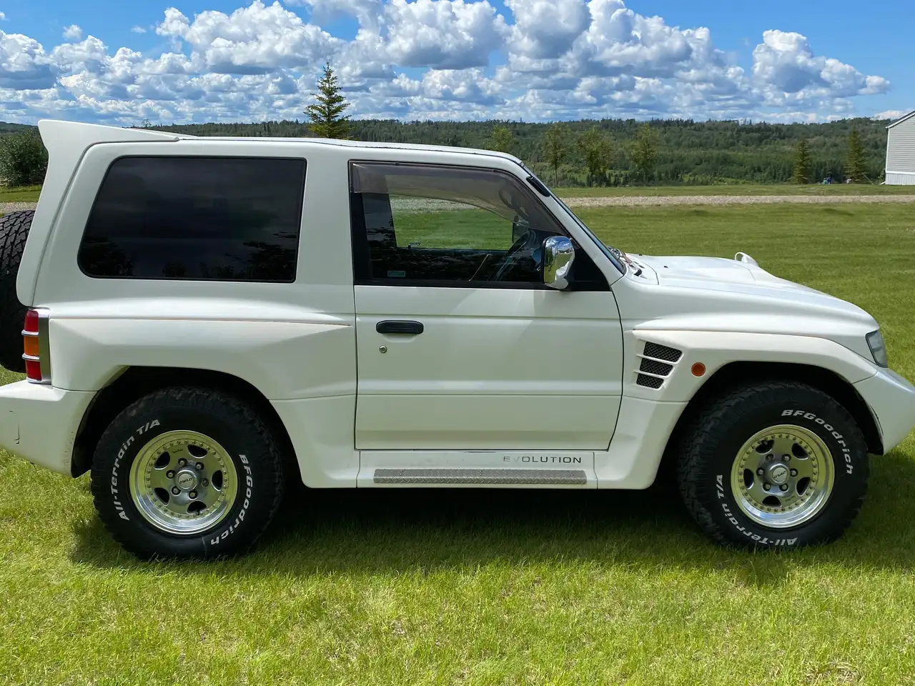 Mitsubishi Pajero снимка Mitsubishi Pajero