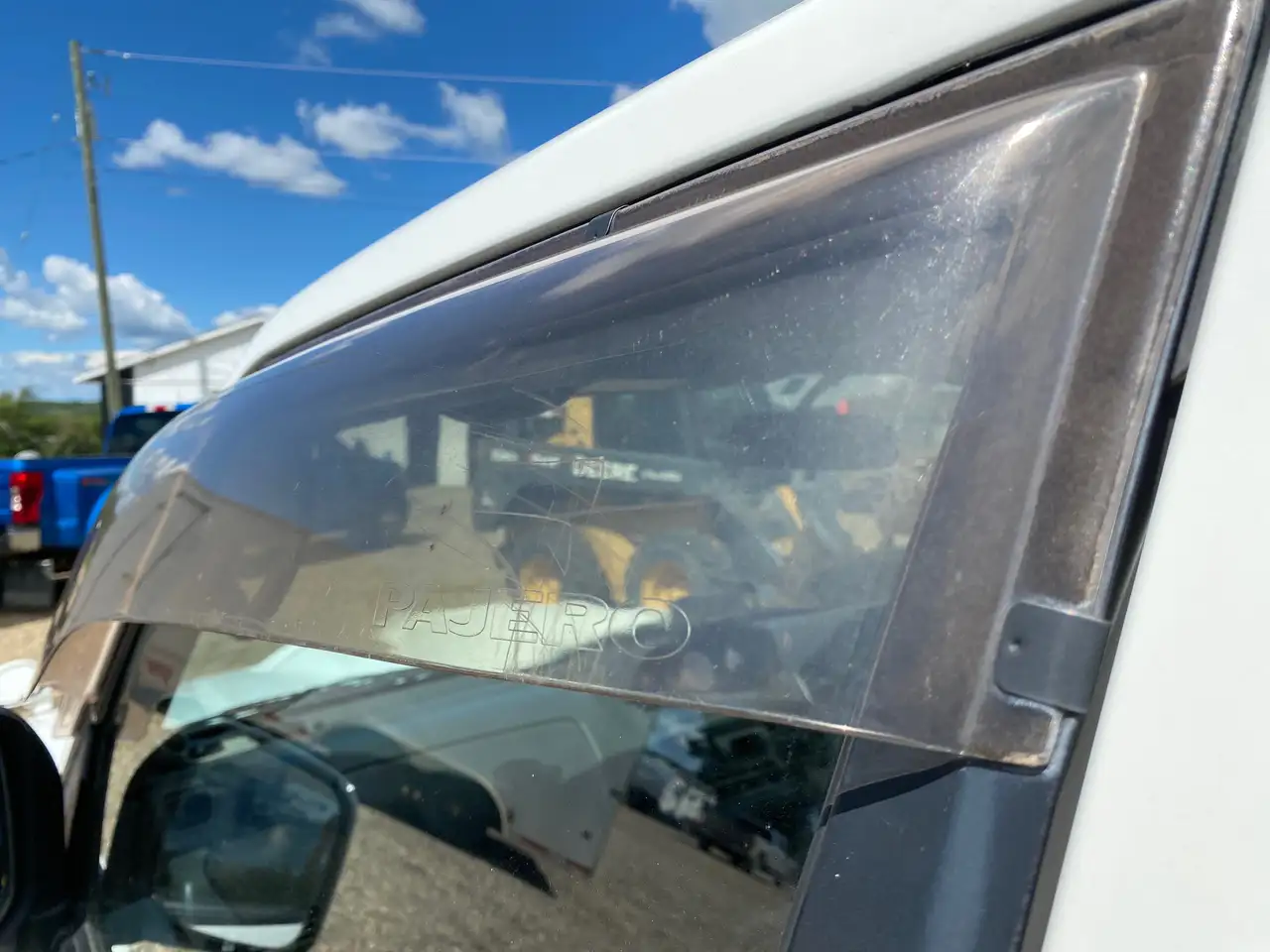 Mitsubishi Pajero снимка Mitsubishi Pajero