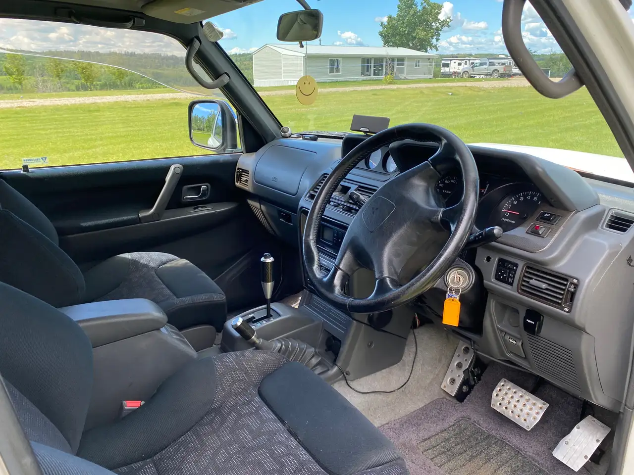 Mitsubishi Pajero снимка Mitsubishi Pajero