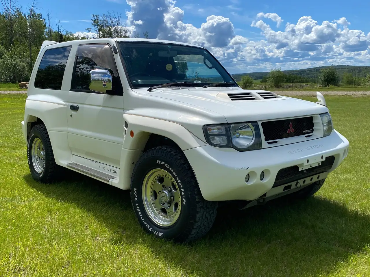 Mitsubishi Pajero снимка Mitsubishi Pajero