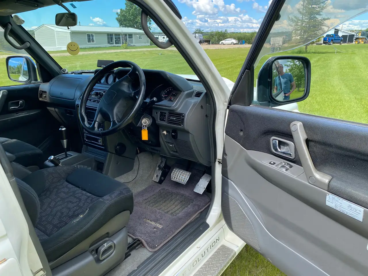 Mitsubishi Pajero снимка Mitsubishi Pajero