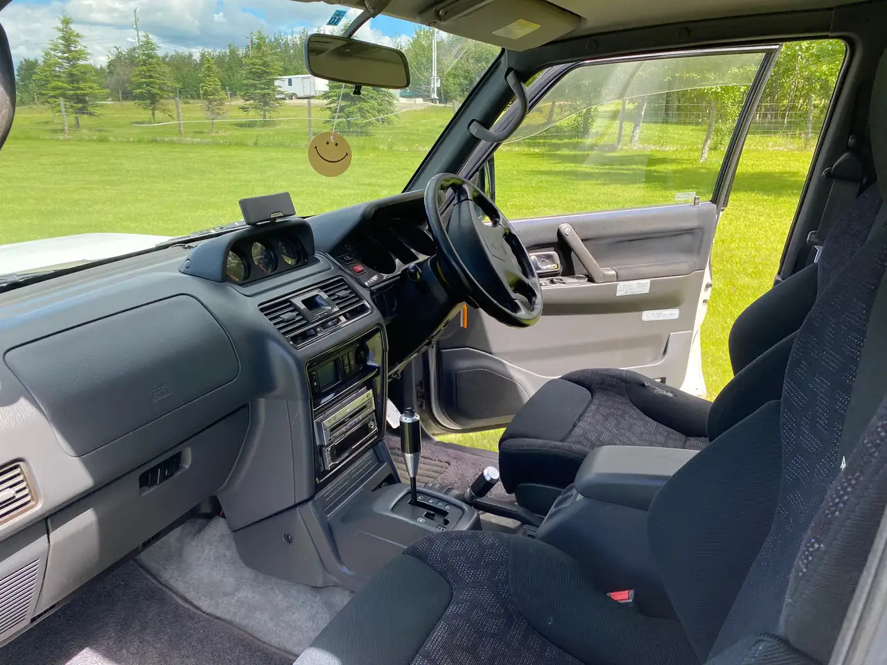 Mitsubishi Pajero снимка Mitsubishi Pajero