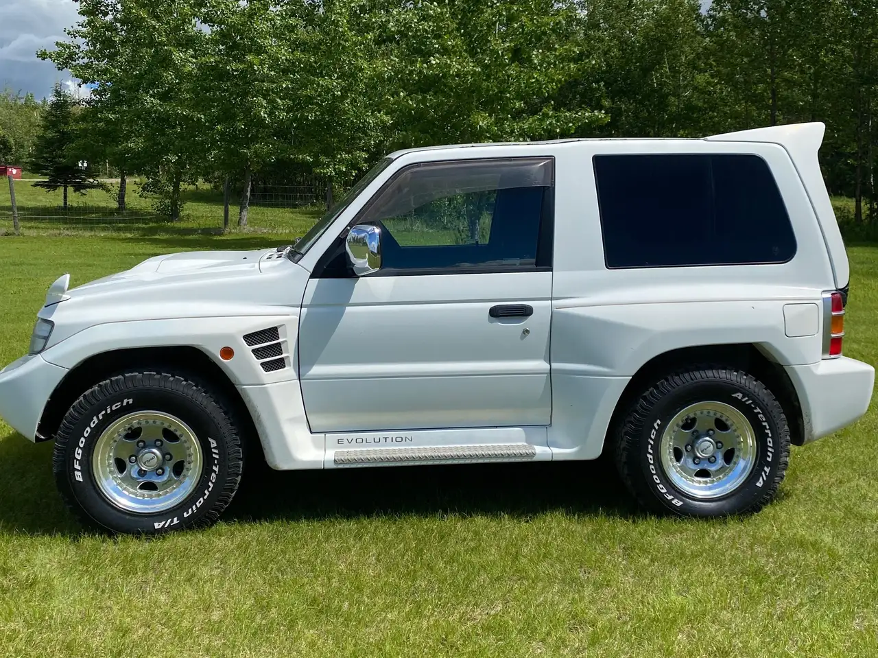 Mitsubishi Pajero снимка Mitsubishi Pajero