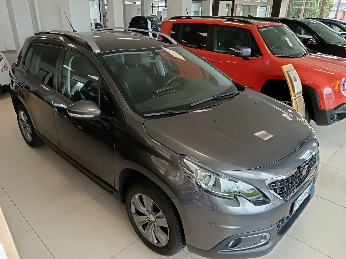 Peugeot 2008 PureTech 82 S&S Active Gris - 2