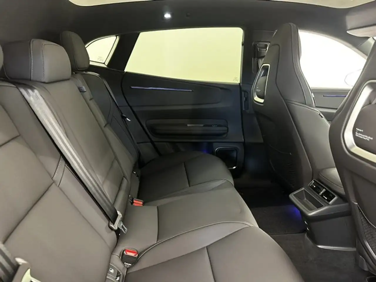 2026 Polestar 4 LONG RANGE NIEUW-OKM, photograph 8