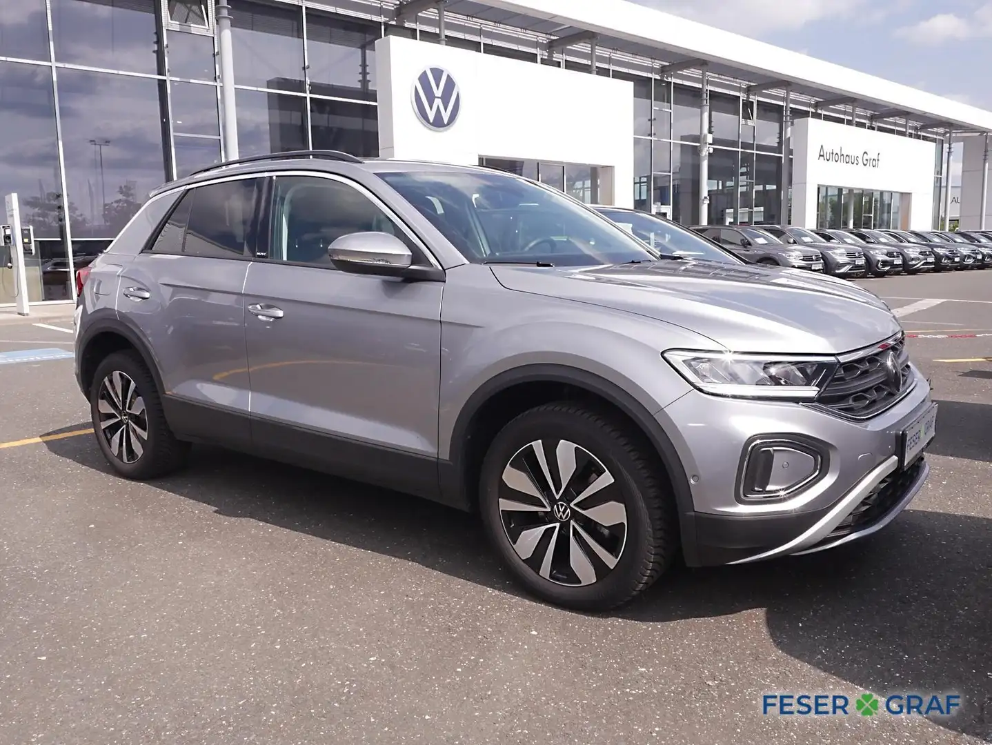 Volkswagen T-Roc MOVE 1.5 TSI SHZ V-Cockpit Park Assist GJR Grijs - 2