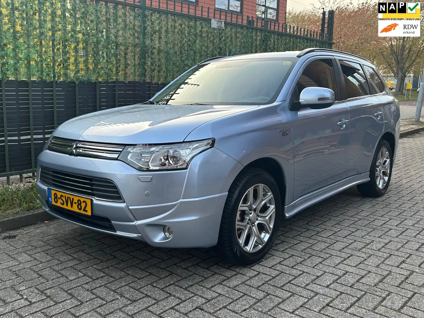 Mitsubishi Outlander 2.0 PHEV Instyle AIRCO|CAMERA|XENON Blauw - 1