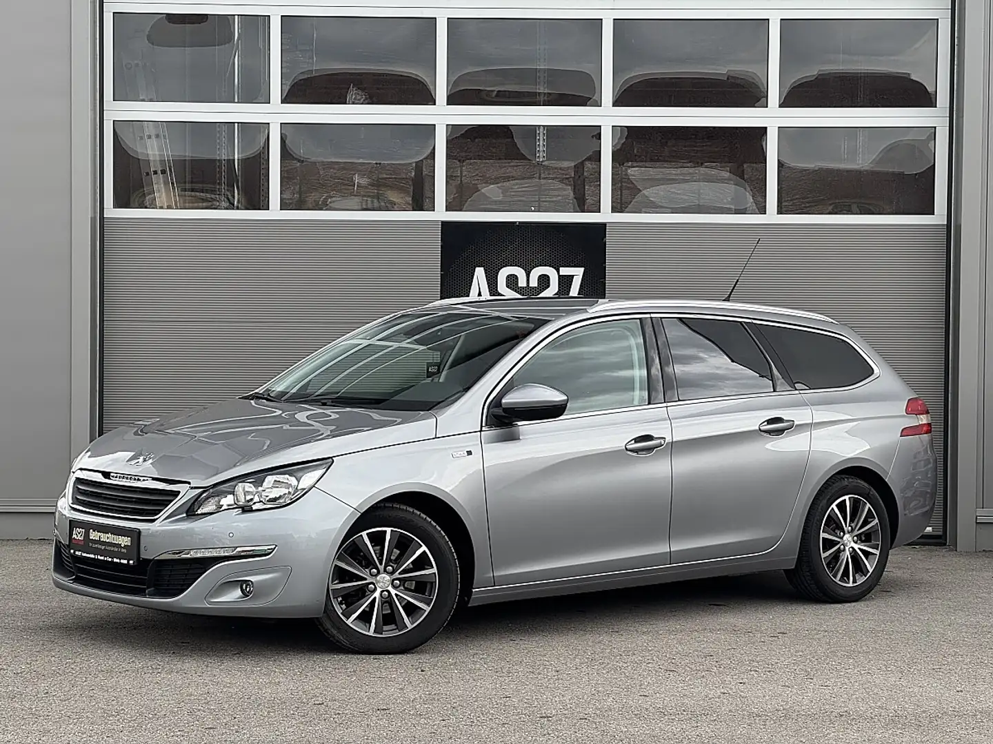 Peugeot 308 SW 1.6 BlueHDI Style Silber - 1