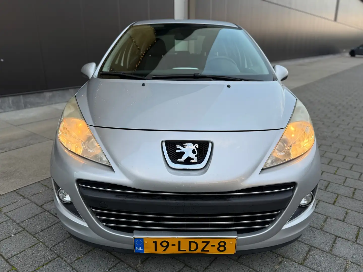 Peugeot 207 1.6 VTi XS Automaat | Airco | Elektr ram | Lage km Grau - 2