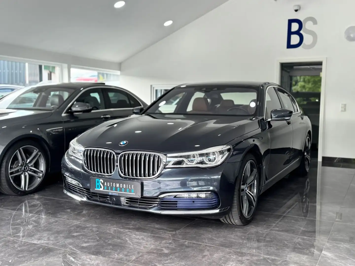 BMW 750 i xDrive/Laser/Massage/360°/HUD/B&W/Luft Gris - 2