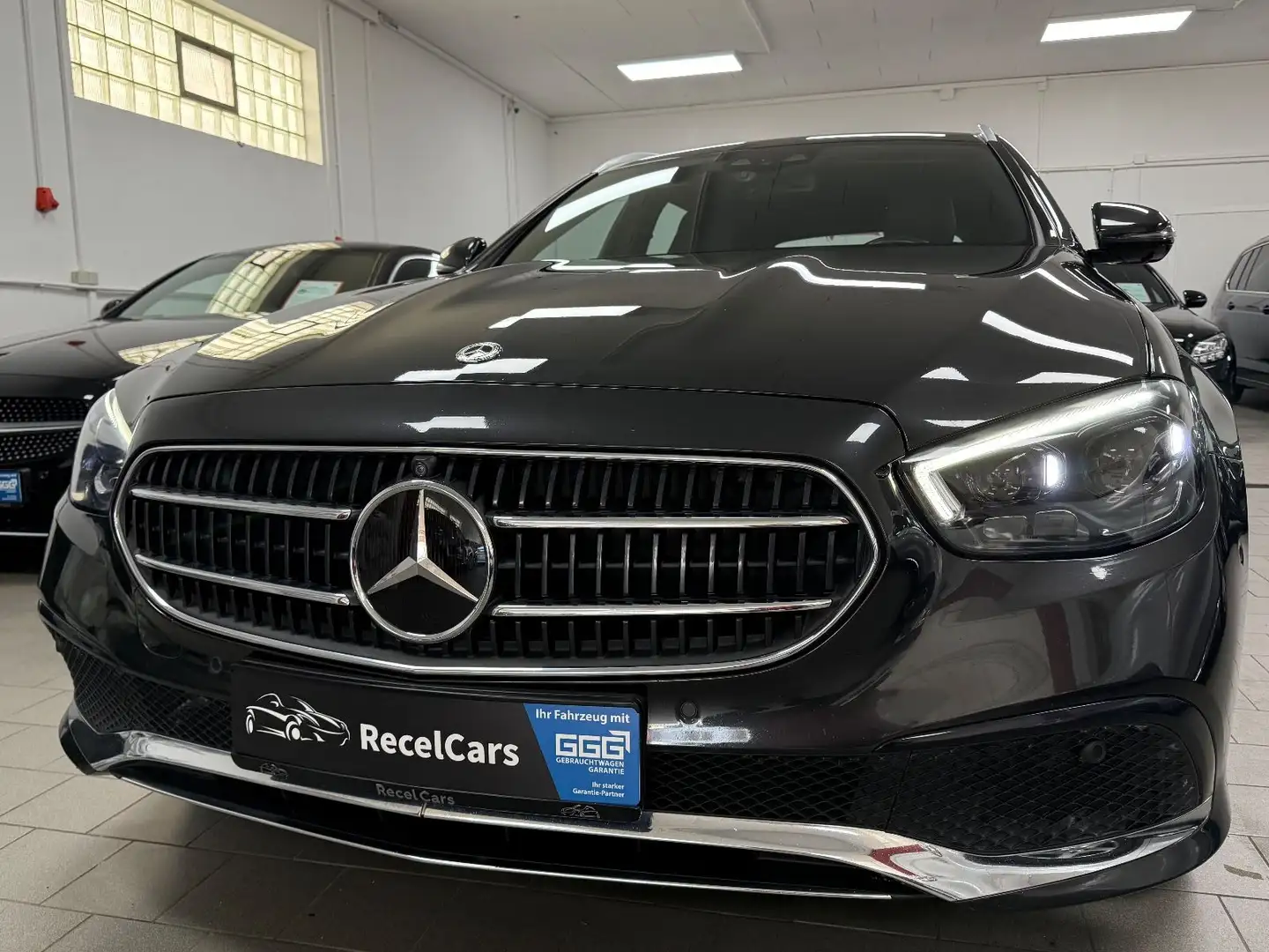 Mercedes-Benz E 300 de 4Matic*AVANTGARDE*WIDESCREEN*BURMESTER* Gris - 1