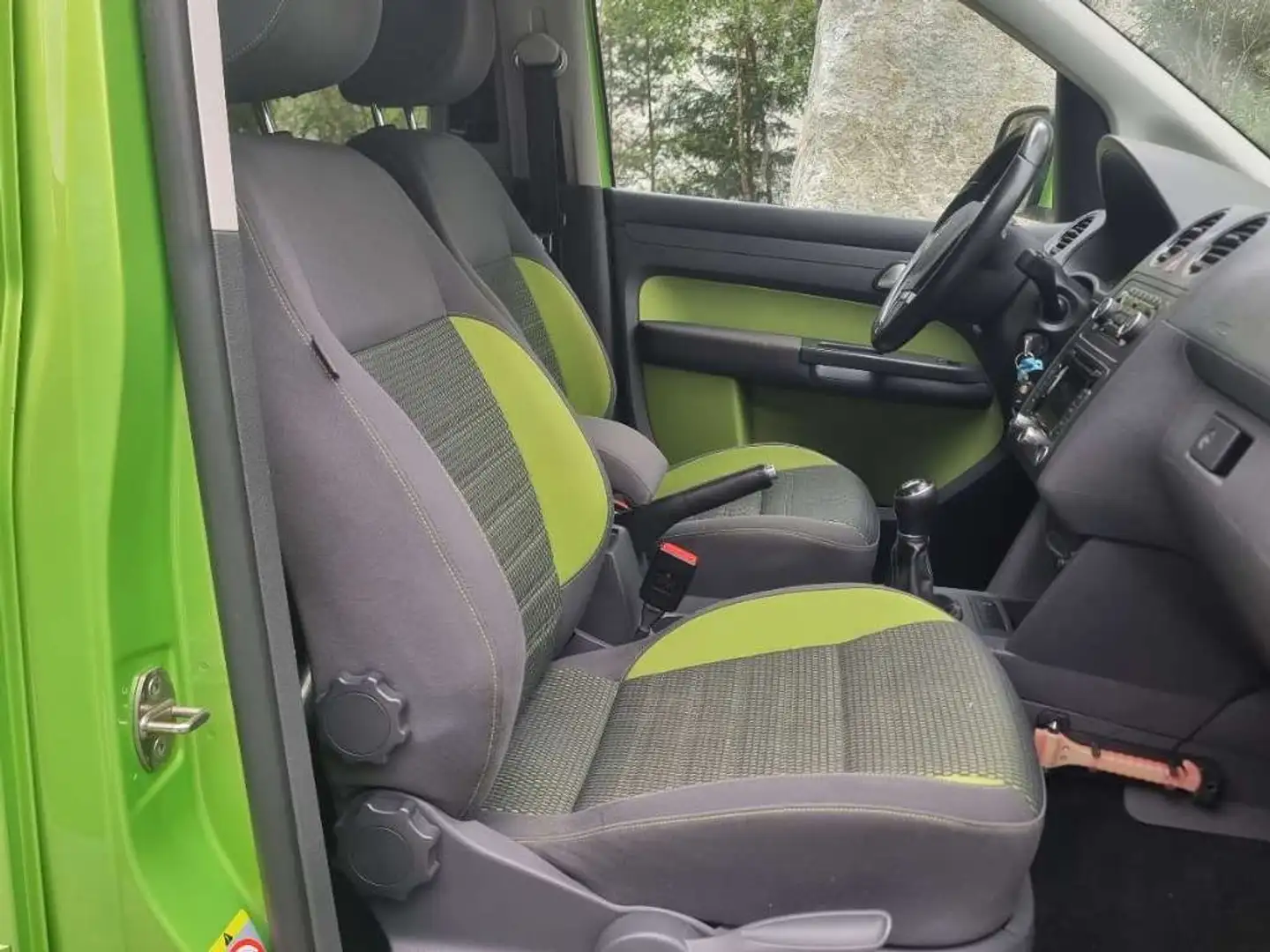 Volkswagen Caddy Cross 2,0 TDI DPF 4MOTION Grün - 2