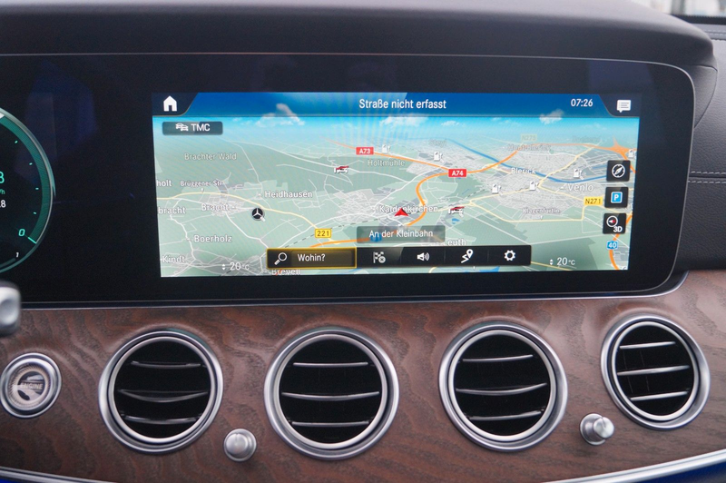 Mercedes-Benz E 300 de *Panodach*AHK*360 Kamera*Head Up* — photo 10