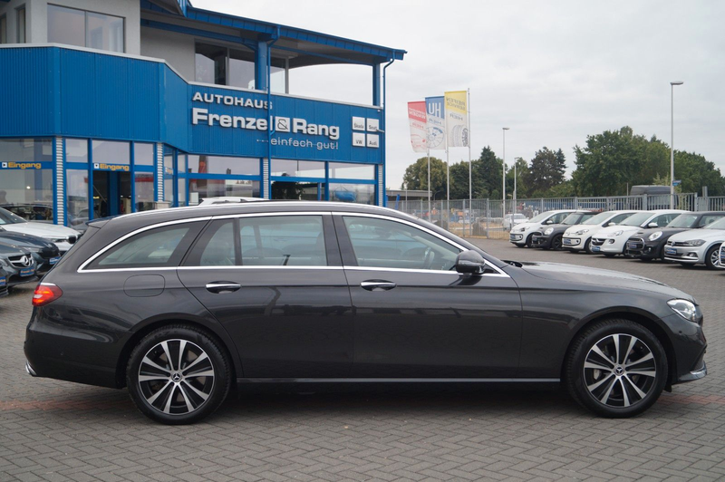 Mercedes-Benz E 300 de *Panodach*AHK*360 Kamera*Head Up* — photo 3