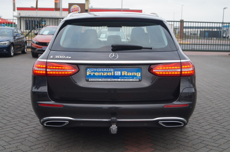 Mercedes-Benz E 300 de *Panodach*AHK*360 Kamera*Head Up* — photo 5
