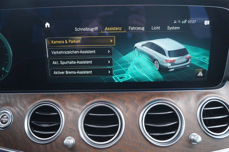 Mercedes-Benz E 300 de *Panodach*AHK*360 Kamera*Head Up* — photo 12