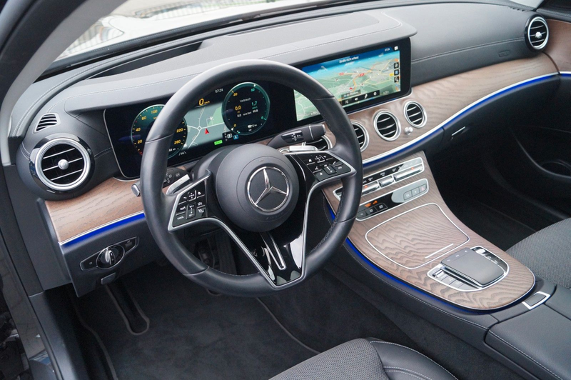 Mercedes-Benz E 300 de *Panodach*AHK*360 Kamera*Head Up* — photo 6