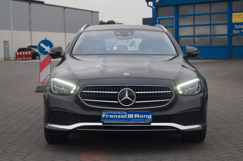 Mercedes-Benz E 300 de *Panodach*AHK*360 Kamera*Head Up* — photo 2