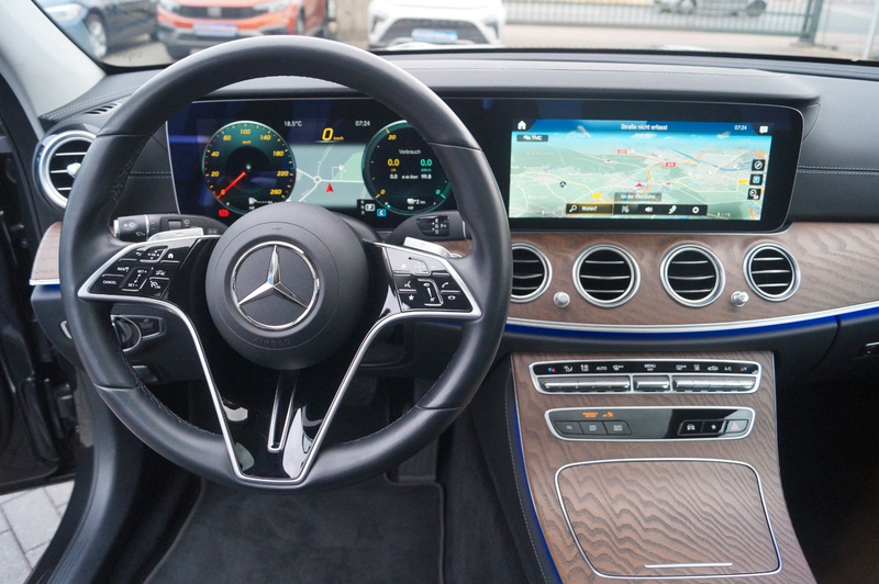 Mercedes-Benz E 300 de *Panodach*AHK*360 Kamera*Head Up* — photo 7
