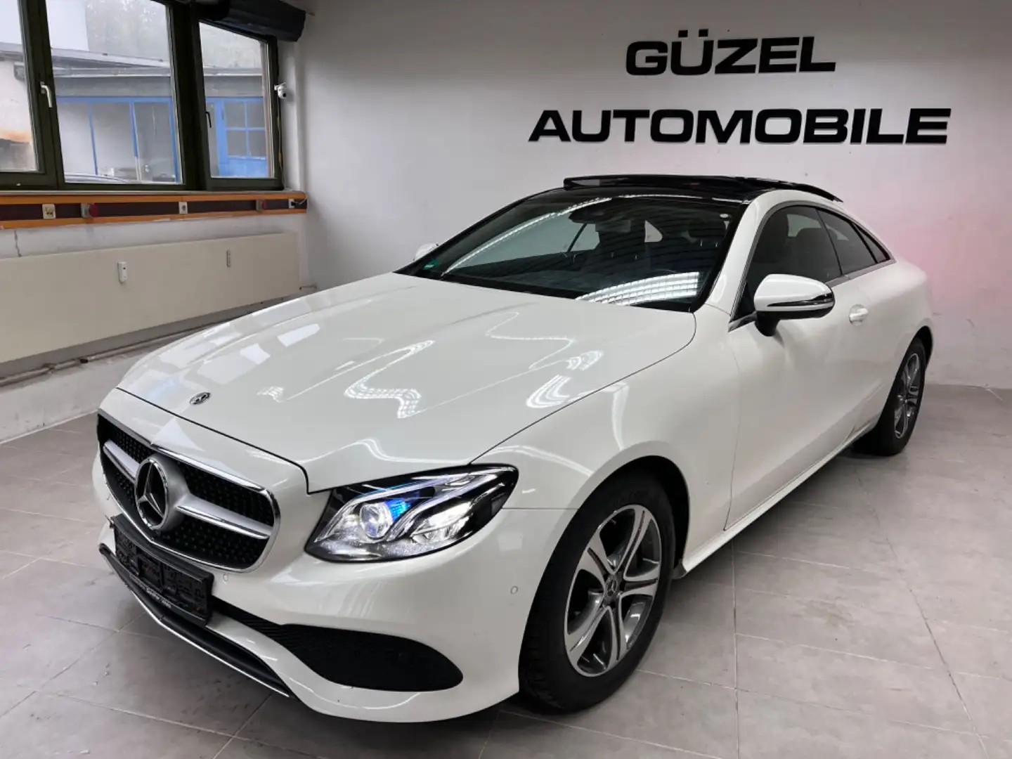 Mercedes-Benz E 300 Coupe SPORT/KAM/T-LEDER/LED/NAVI/TOT/PANO/ White - 2