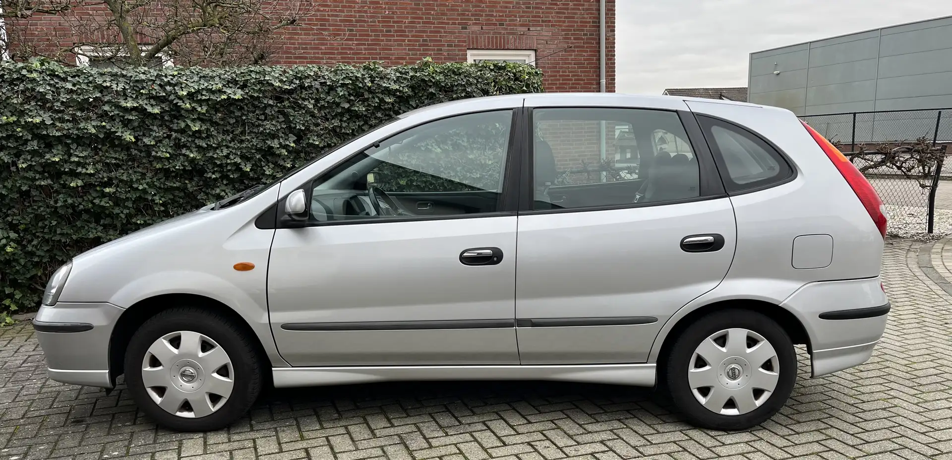 Nissan Almera Tino 1.8 Acenta Gri - 1